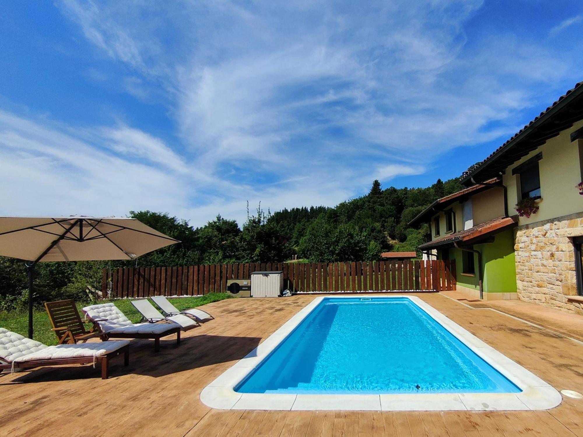 Chalet Con Piscina Climatizada En La Naturaleza Areatza Buitenkant foto