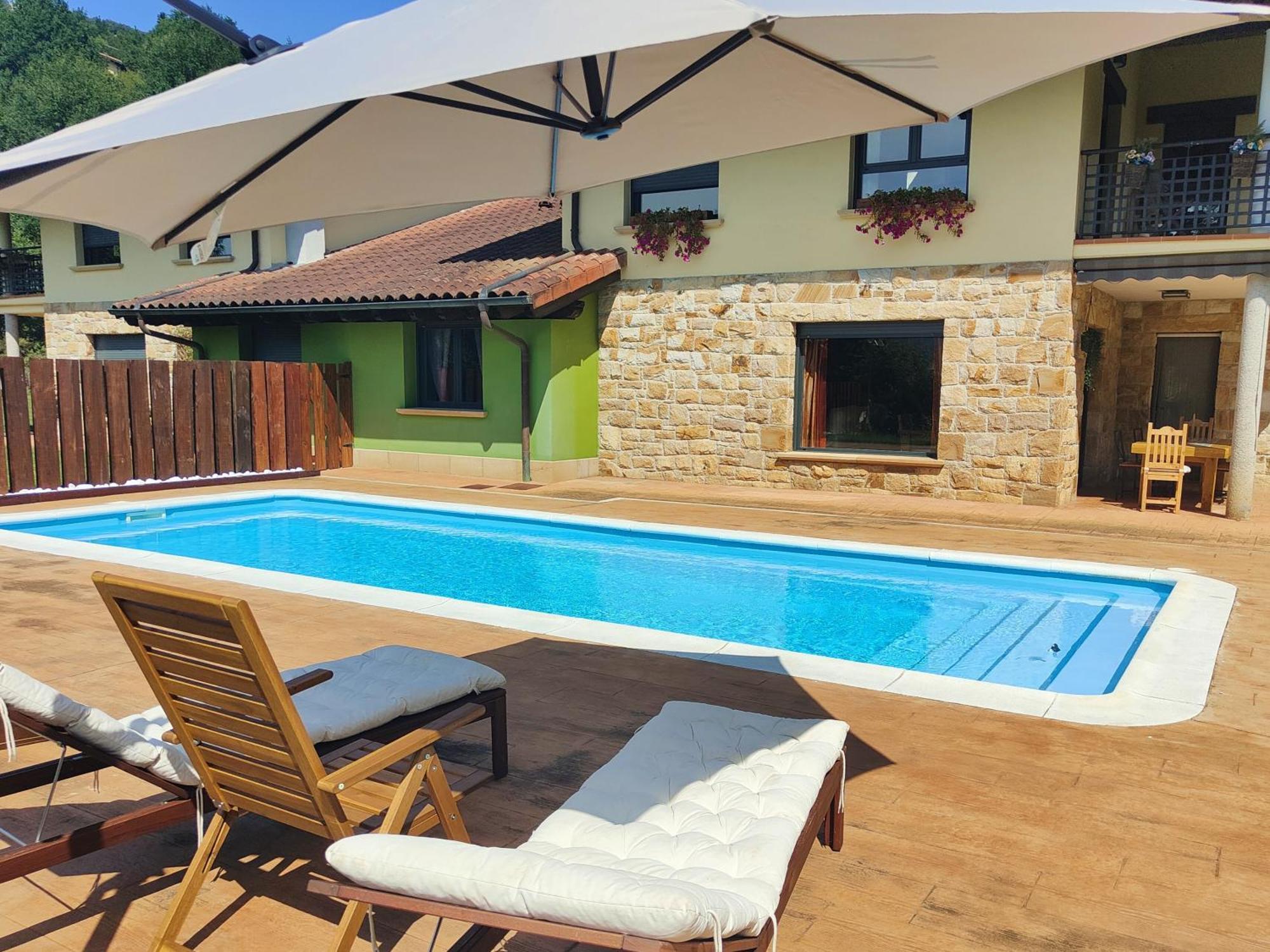 Chalet Con Piscina Climatizada En La Naturaleza Areatza Buitenkant foto